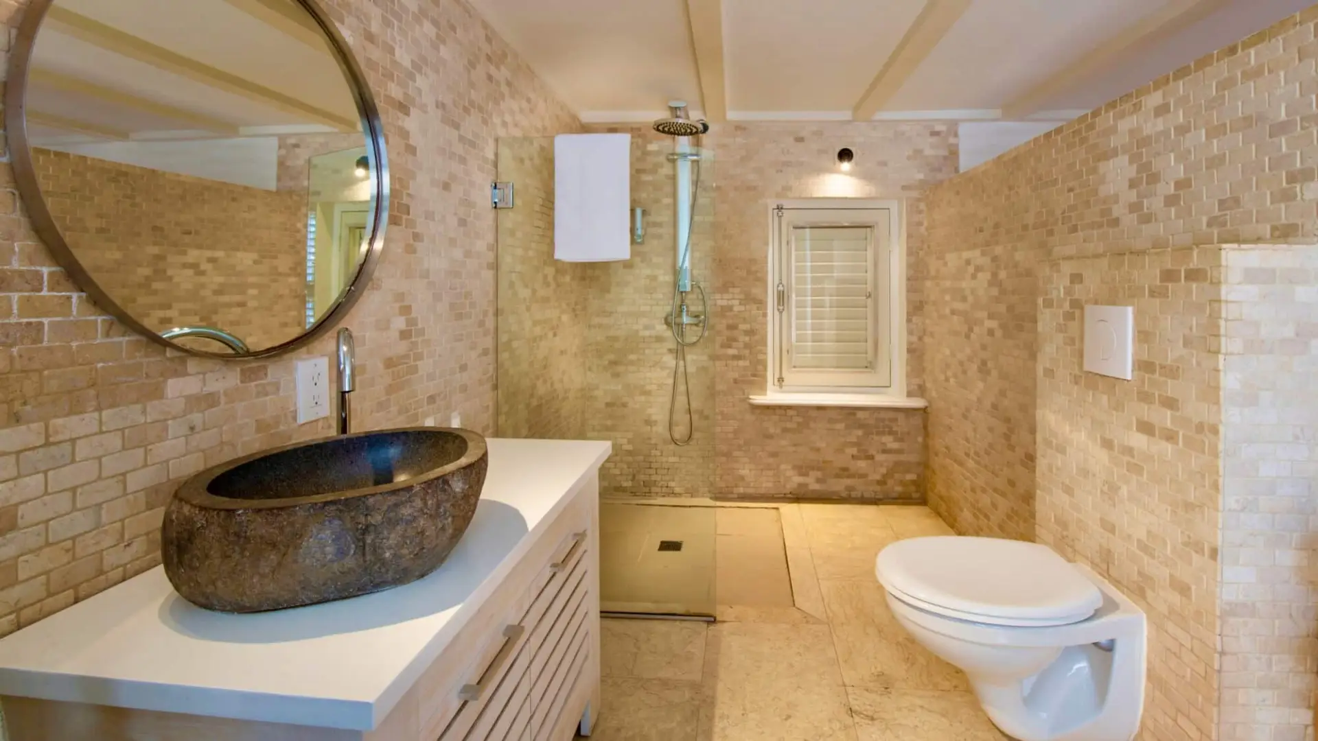 Classic Room bathroom